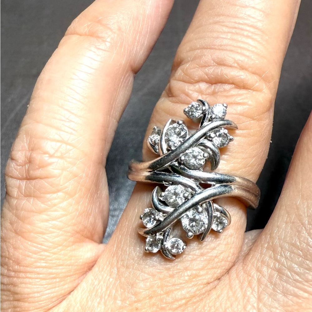 Jose Hess Elegant 925 Silver Ring with zirconia